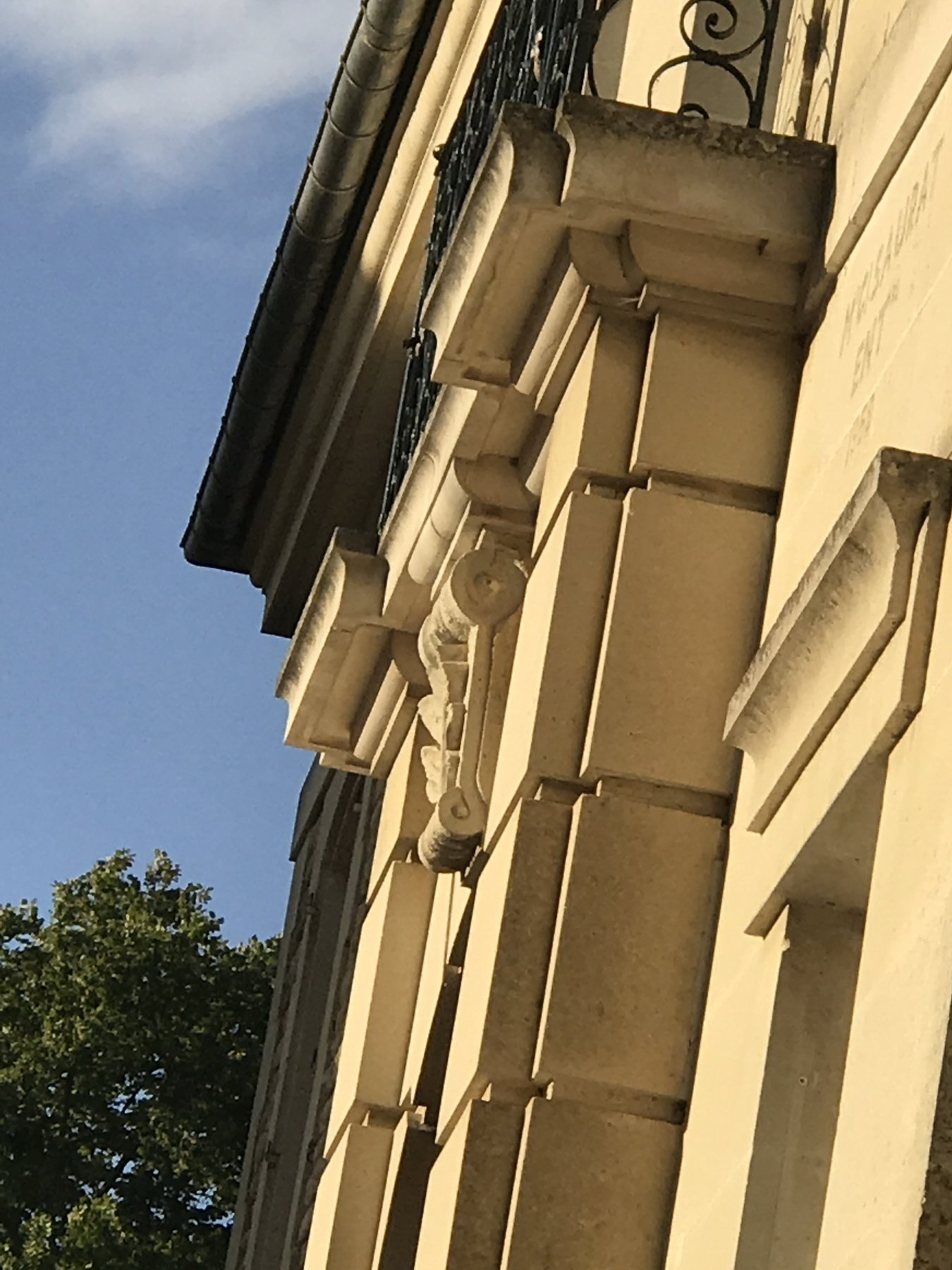 Détail architectural après reconstruction